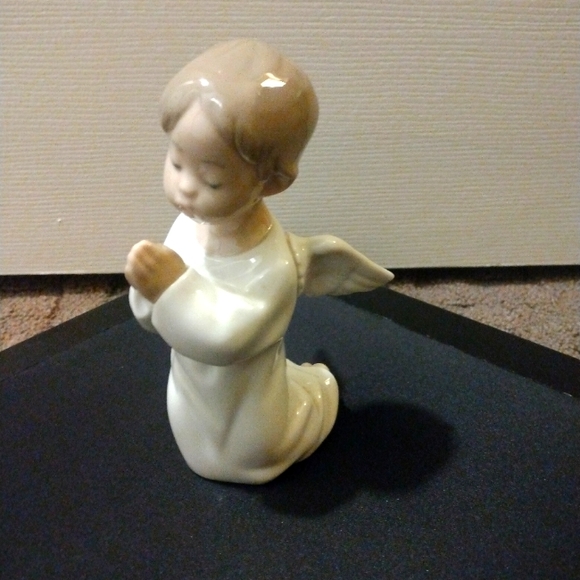 Lladro Child Angel Prayer Figurine - Picture 1 of 7